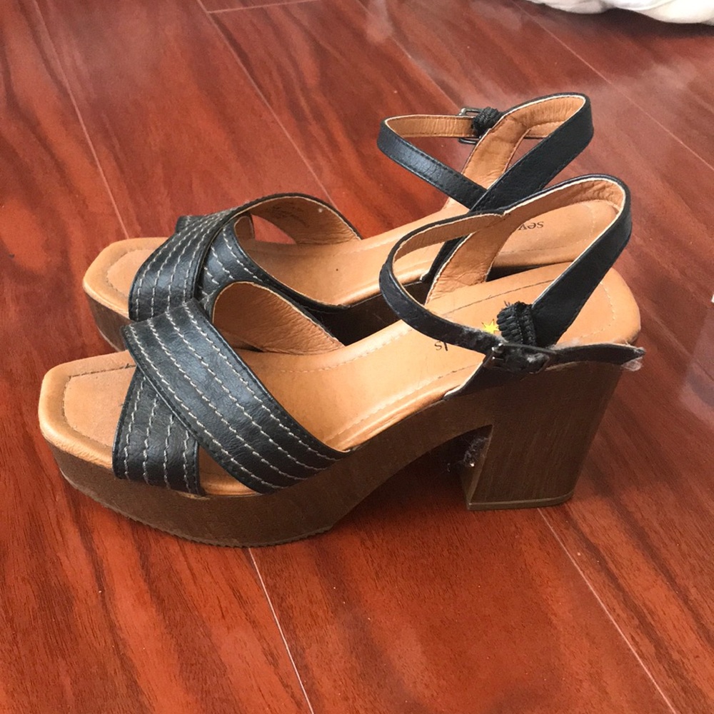Sun Dial NWOT platform sandals